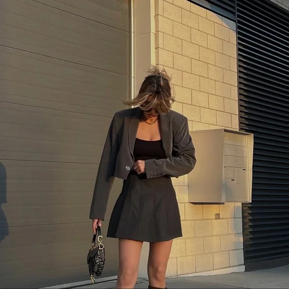 STORETS PLEATED SKIRT - Picture 4 of 9